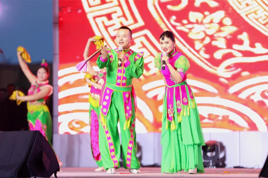 乌苏市“丰韵大地·同心筑梦”丰收庆典主题晚会璀璨上演