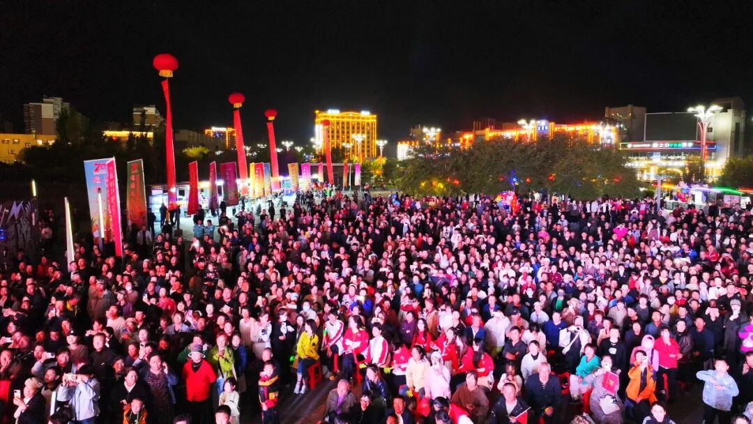 乌苏市“丰韵大地·同心筑梦”丰收庆典主题晚会璀璨上演