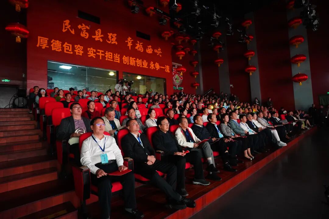 中国作协著名作家抵达文学“县”场活动走进西峡