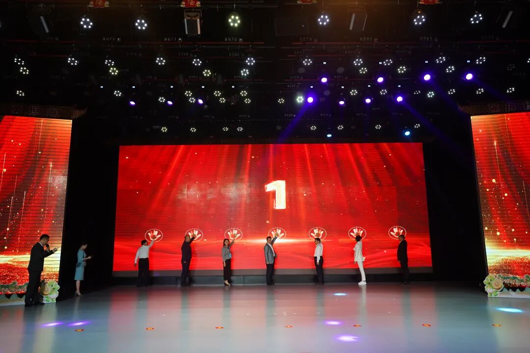 中国作协著名作家抵达文学“县”场活动走进西峡