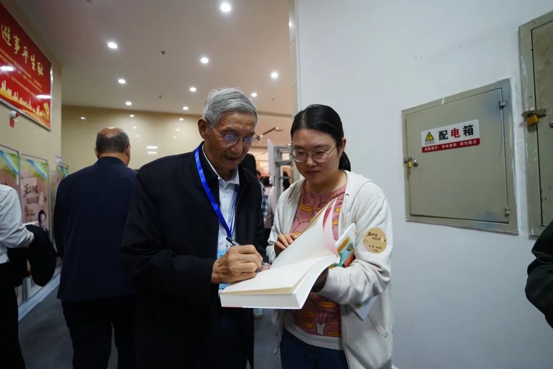 中国作协著名作家抵达文学“县”场活动走进西峡