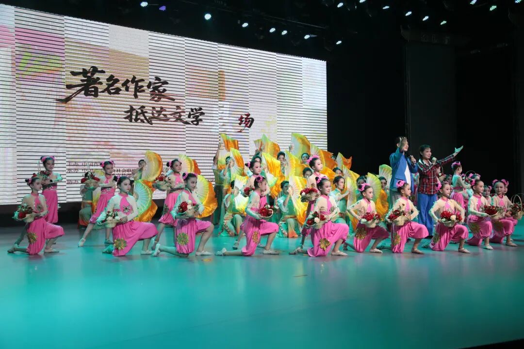 中国作协著名作家抵达文学“县”场活动走进西峡