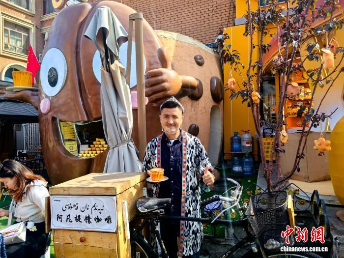 (砥砺奋进七十载 天山南北谱华章)新疆大巴扎的烟火气