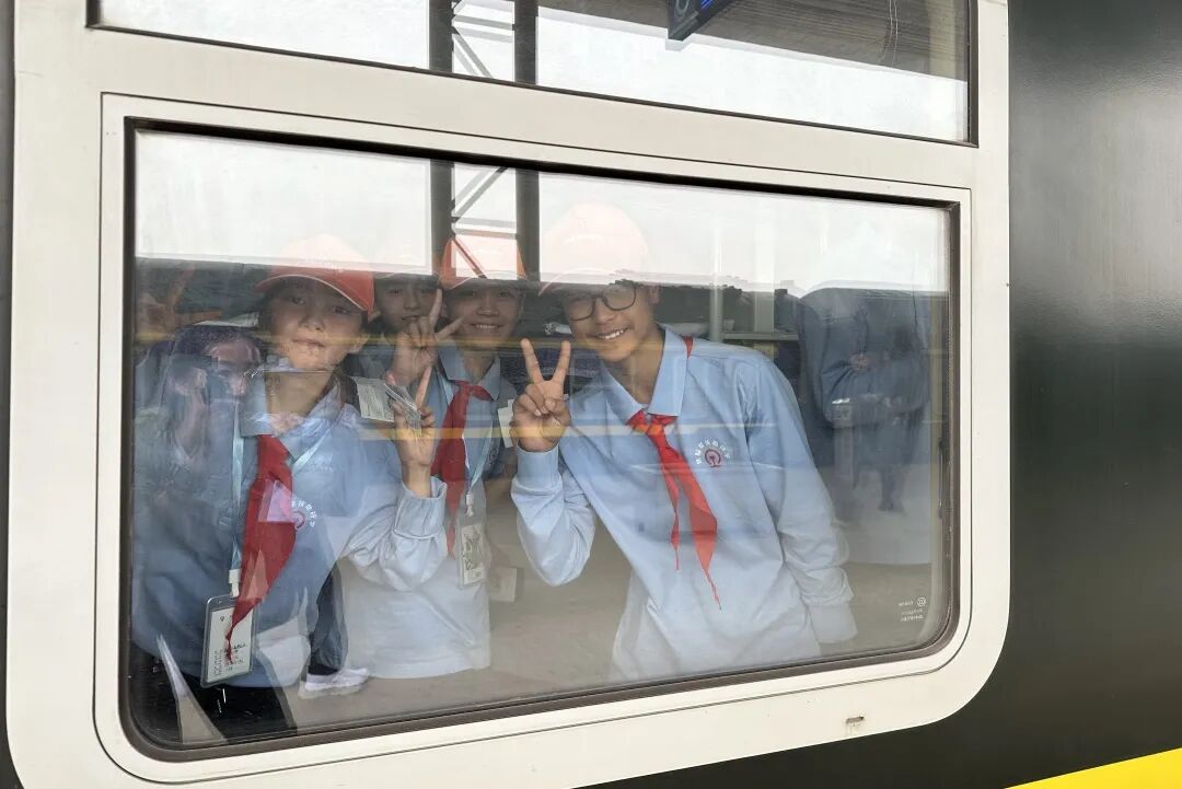 “金火车”带领和田人民走向幸福路——新疆铁路铺就乡村振兴“快车道”