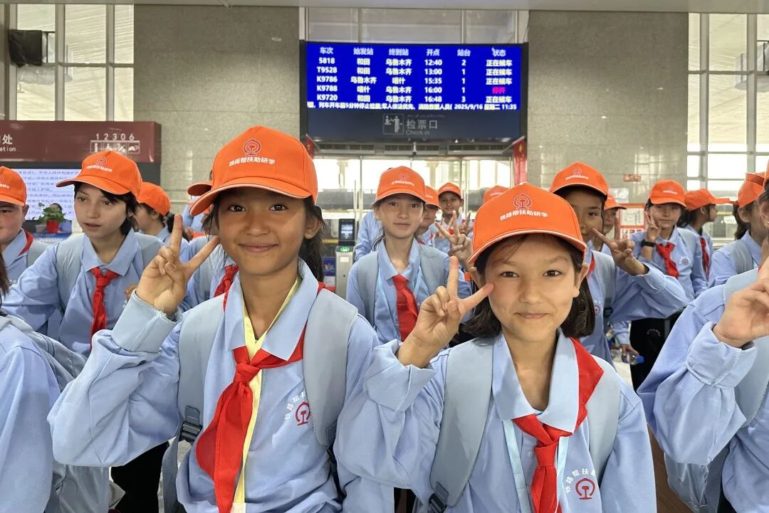 “金火车”带领和田人民走向幸福路——新疆铁路铺就乡村振兴“快车道”