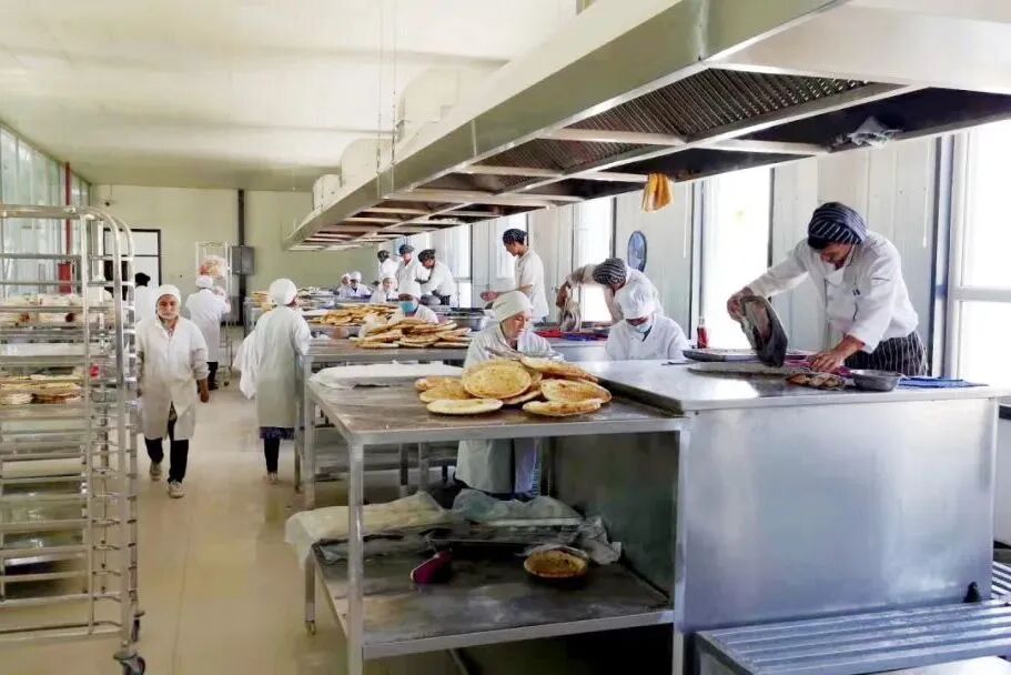 “金火车”带领和田人民走向幸福路——新疆铁路铺就乡村振兴“快车道”