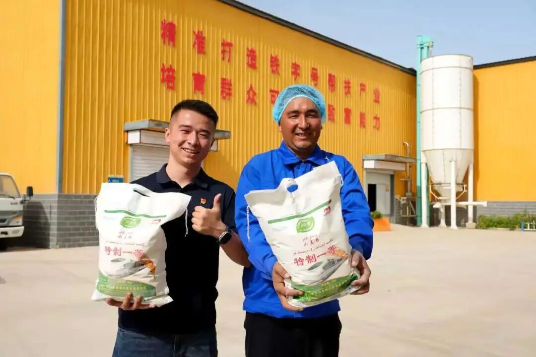 “金火车”带领和田人民走向幸福路——新疆铁路铺就乡村振兴“快车道”