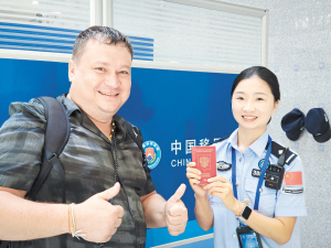 中老铁路迎来首名免签入境俄罗斯籍旅客
