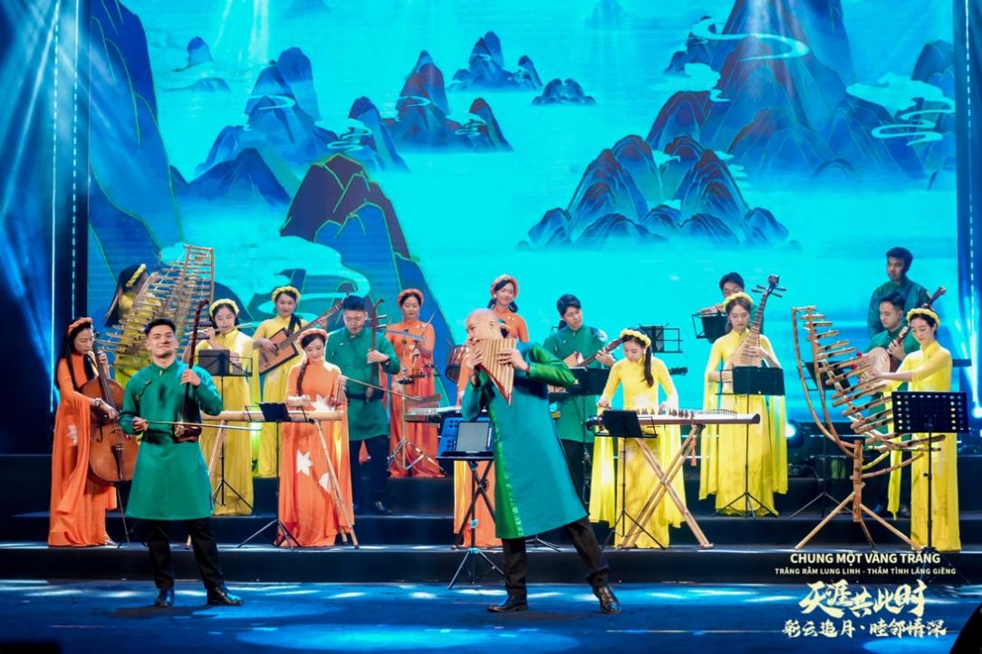 中越携手共明月 文化交流谱新篇 “天涯共此时——彩云追月·睦邻情深” 2025年中越中秋文艺晚会在河内成功举办