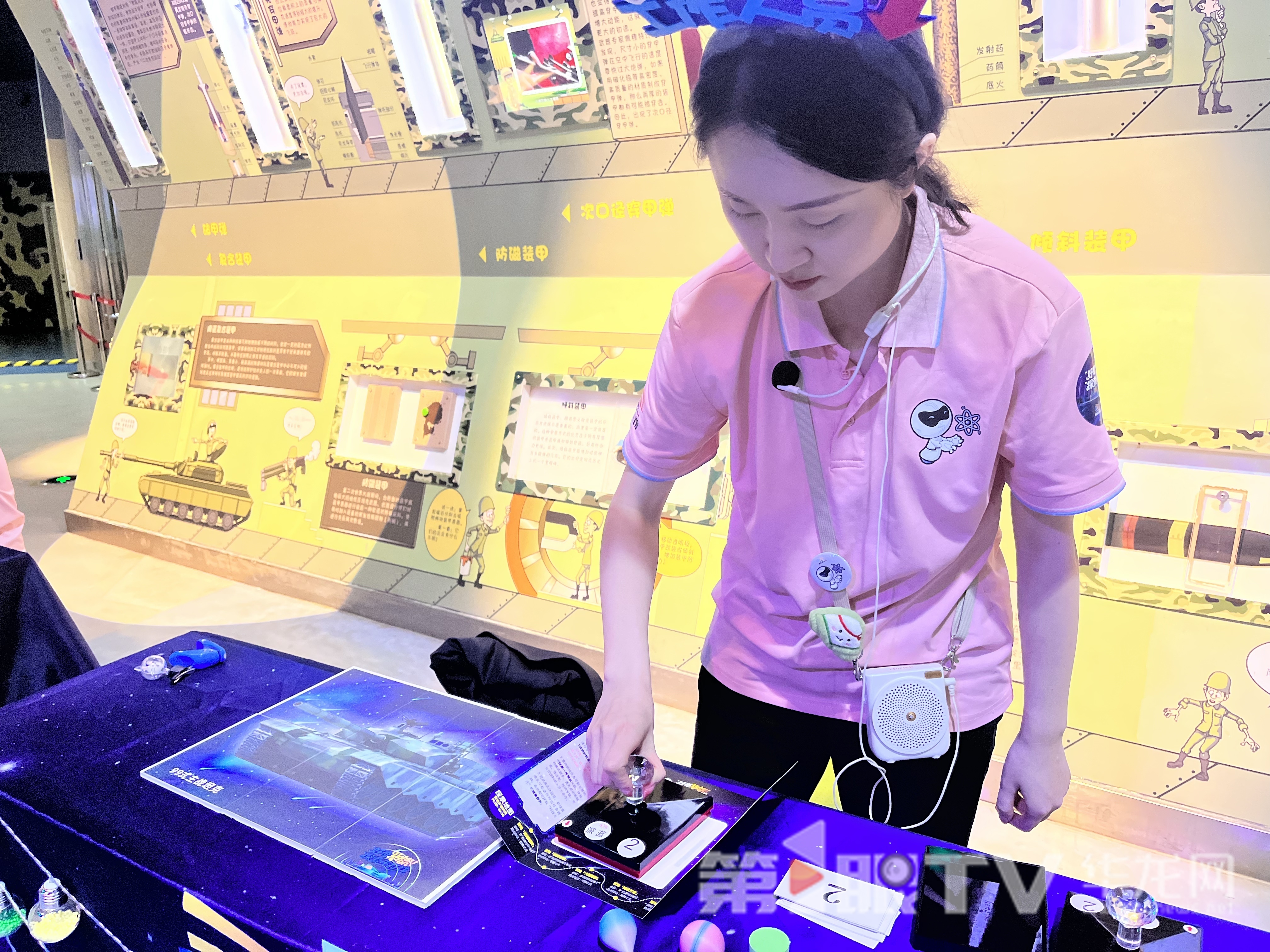 沉浸式玩转科普 重庆科技馆之夜活动点亮市民科学梦