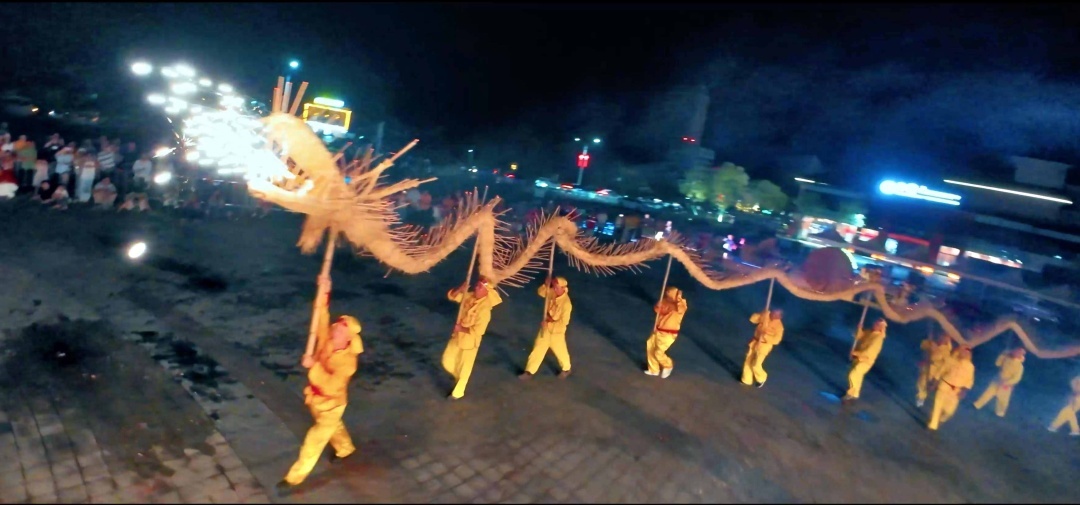 视频|当“非遗”遇见“世遗”：百年香火龙唤醒亿年山魂