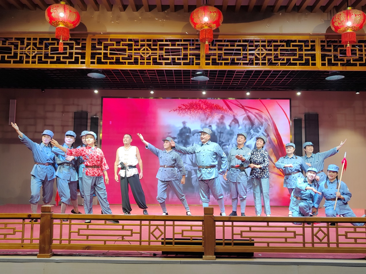 福建古田榕声艺术团举办文艺晚会 共庆新中国76周年华诞