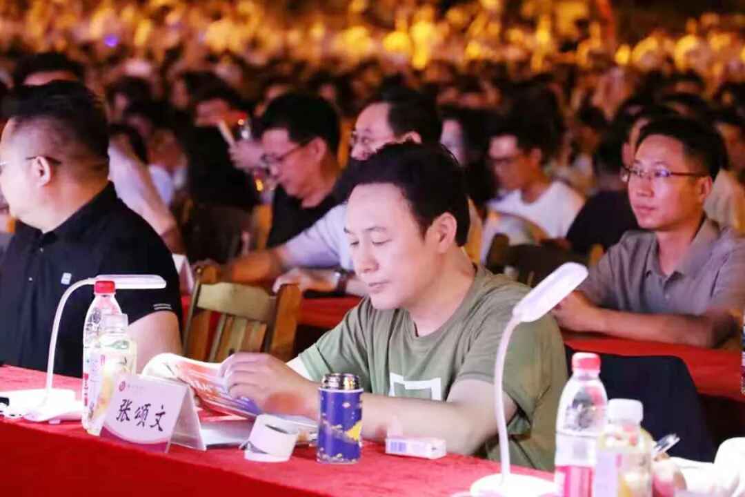 视频丨张颂文秋夜现身韶关学院，揭开藏了20年的“独家秘密”