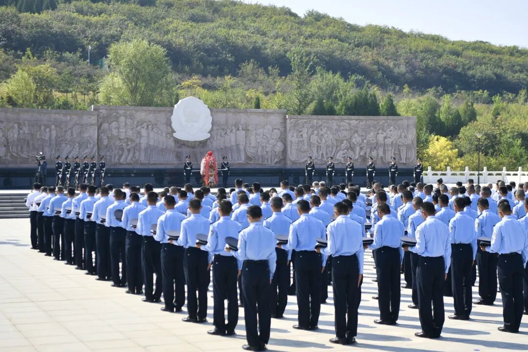 山东省公安厅举行公安英烈公祭仪式