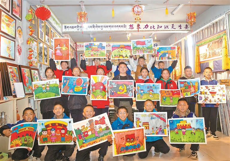 民族团结之花绽放雪域高原
