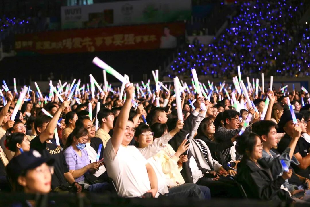 群星闪耀！今晚，日照上演3万人大合唱！