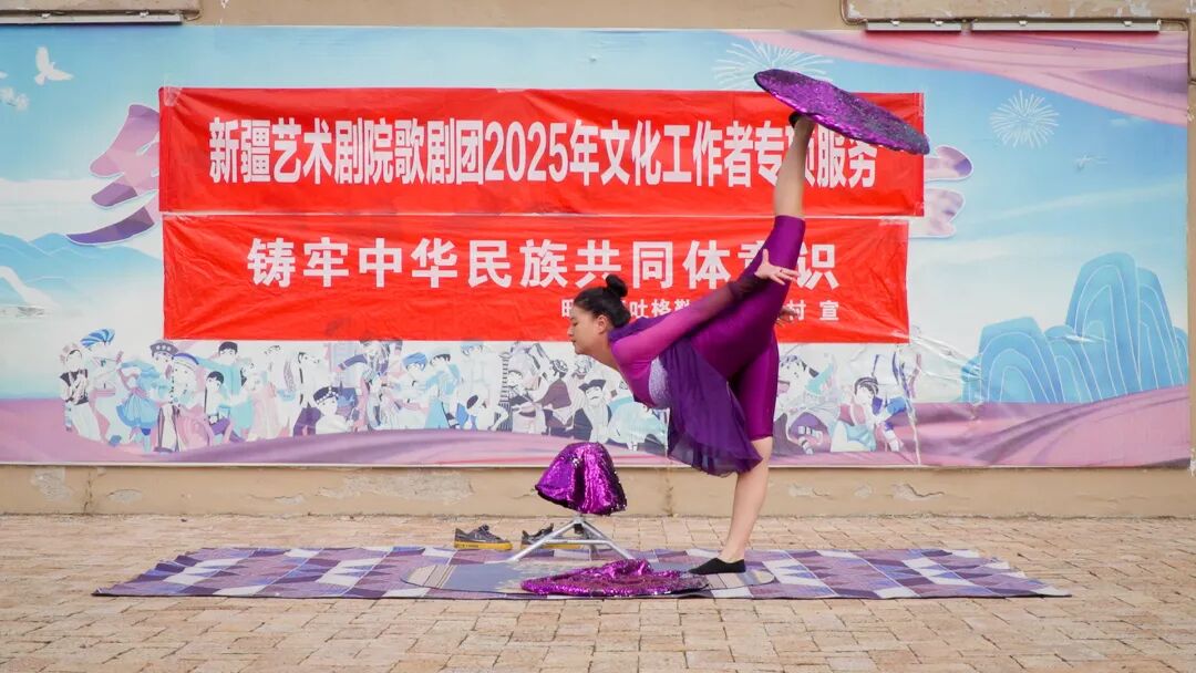 昭苏：文艺演出进乡村 欢歌笑语暖民心