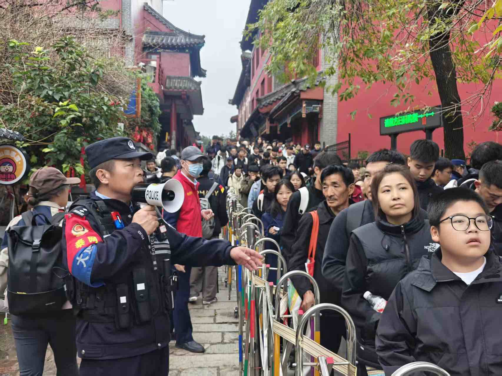 山东公安5万警力守护中秋佳节万家团圆