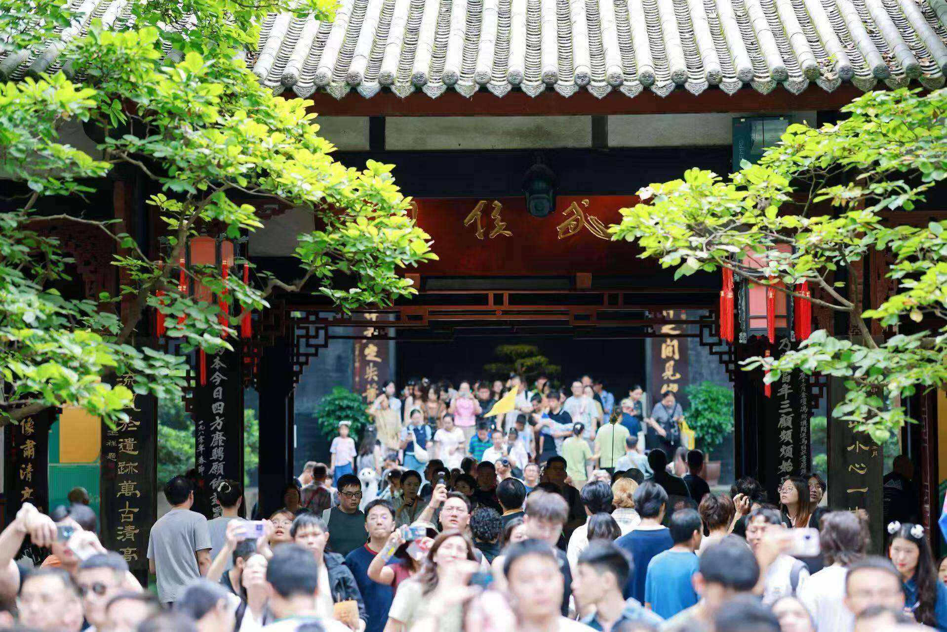 国庆中秋假期接待游客超82万人次 武侯祠以当代叙事重构文化坐标