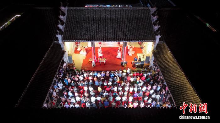 “新旧交融”引游人 浙江缙云文化古迹“烟火气”中焕新生