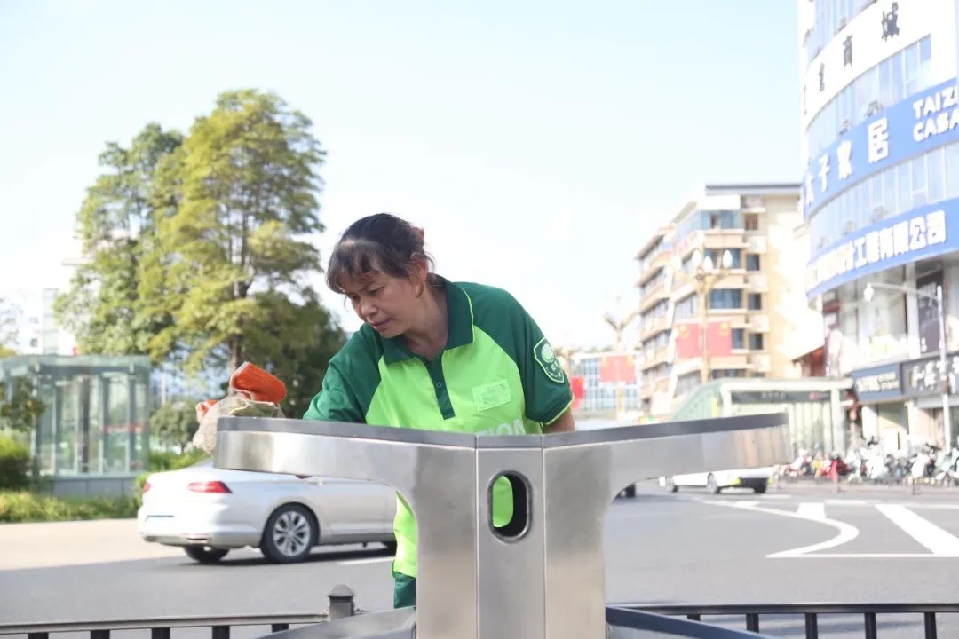 何以成都？两千万游客见证成都的“净优亮美”