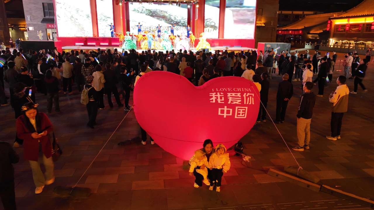 宁夏银川市金凤区：“双节”假期消费市场人气旺活力足