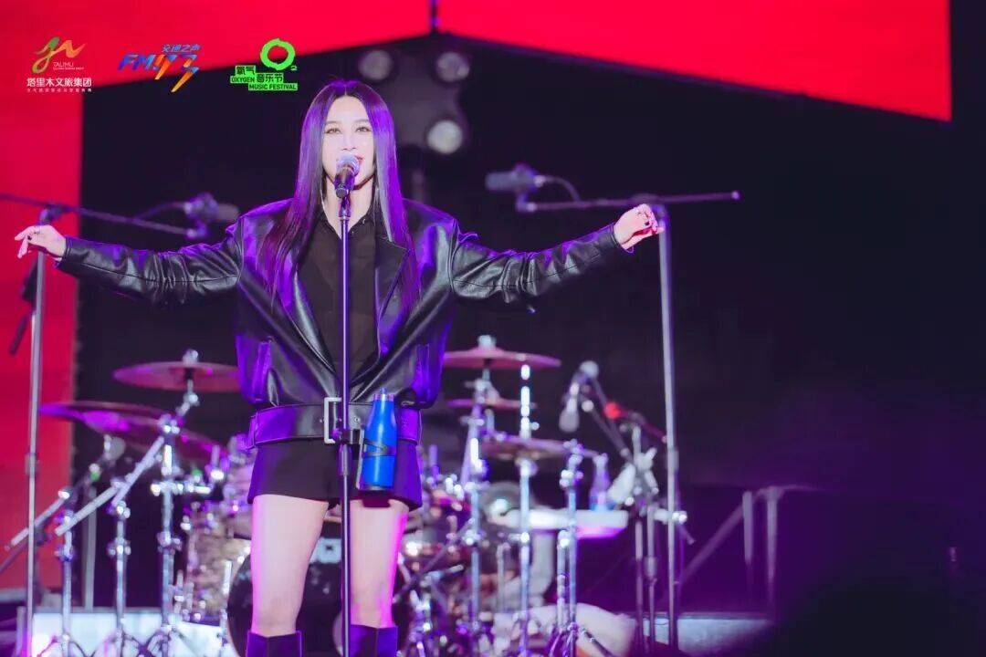 2025塔克拉玛干沙漠音乐嘉年华成功举办 奏响文旅援疆新篇章