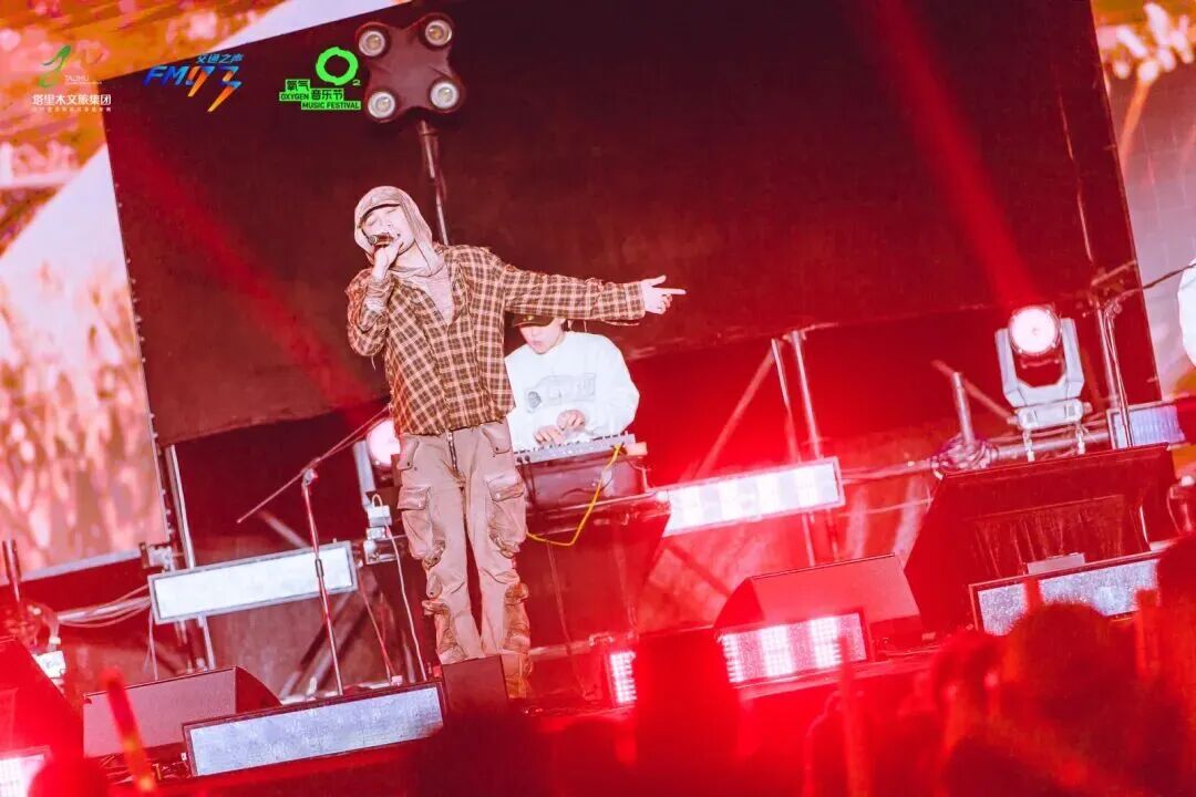 2025塔克拉玛干沙漠音乐嘉年华成功举办 奏响文旅援疆新篇章