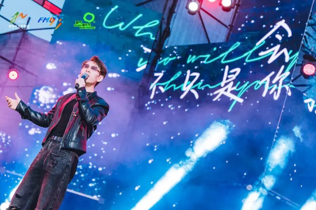 2025塔克拉玛干沙漠音乐嘉年华成功举办 奏响文旅援疆新篇章