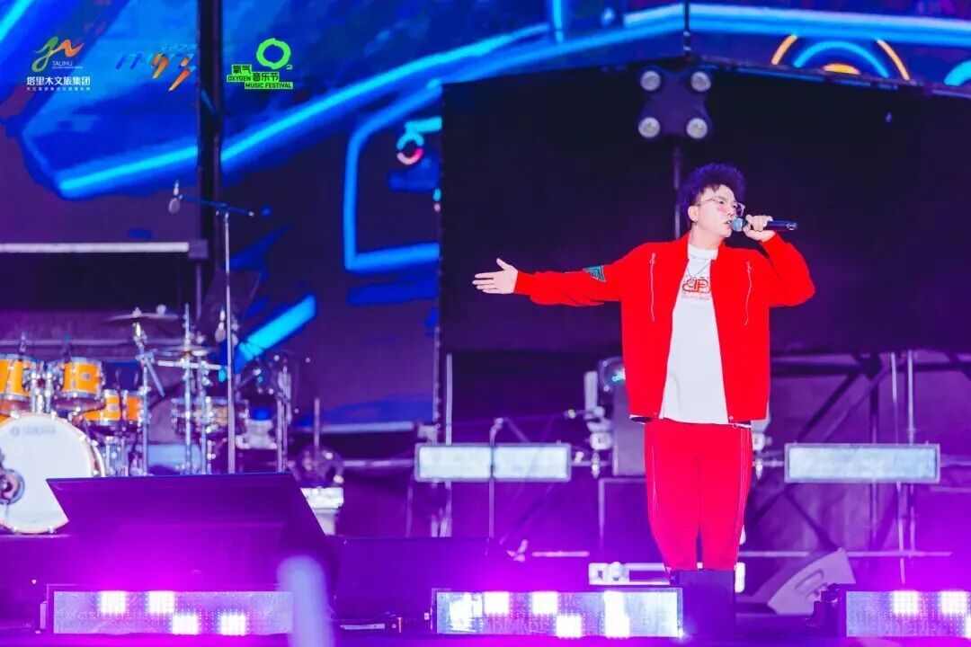2025塔克拉玛干沙漠音乐嘉年华成功举办 奏响文旅援疆新篇章