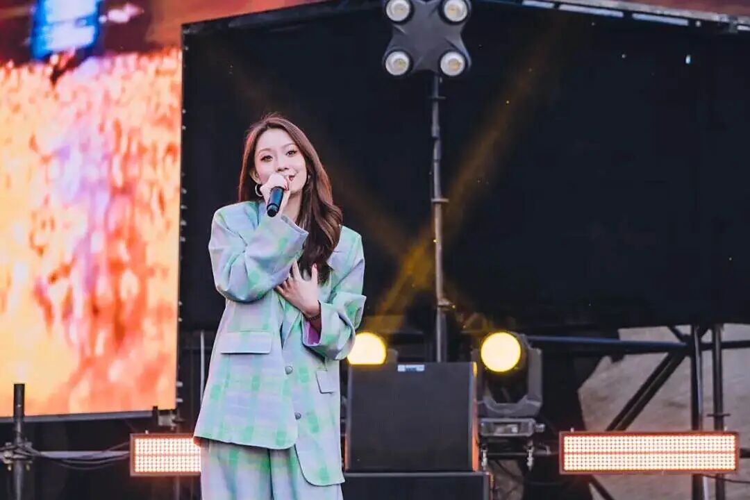 2025塔克拉玛干沙漠音乐嘉年华成功举办 奏响文旅援疆新篇章