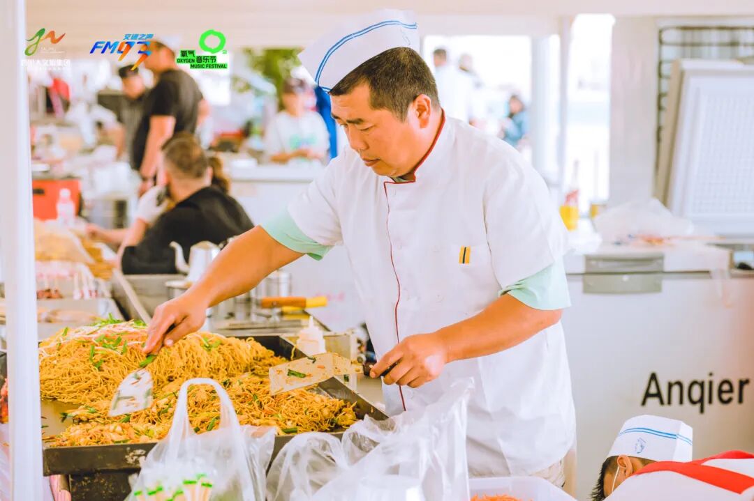 2025塔克拉玛干沙漠音乐嘉年华成功举办 奏响文旅援疆新篇章