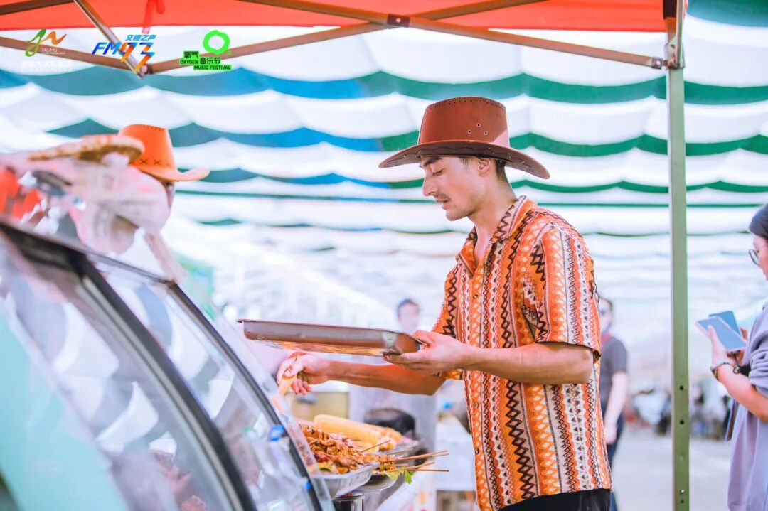 2025塔克拉玛干沙漠音乐嘉年华成功举办 奏响文旅援疆新篇章
