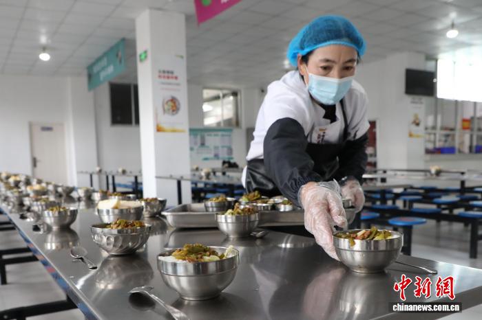 青海果洛：累计36万高原学子享受免费营养餐