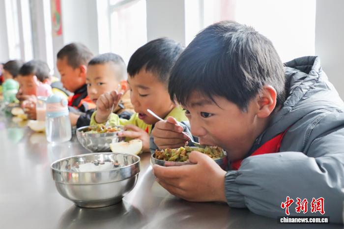 青海果洛：累计36万高原学子享受免费营养餐