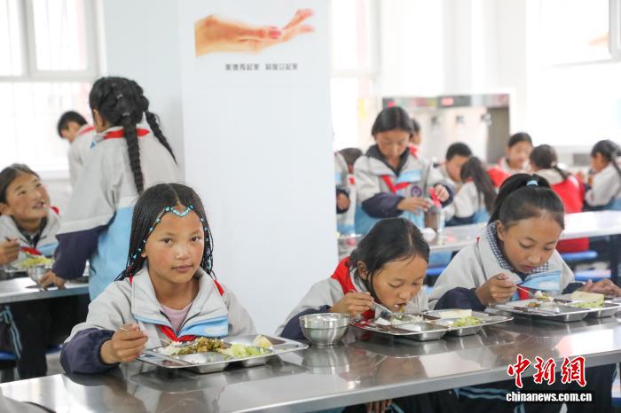 青海果洛：累计36万高原学子享受免费营养餐