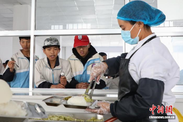 青海果洛：累计36万高原学子享受免费营养餐