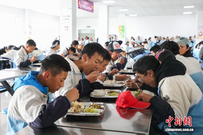 青海果洛：累计36万高原学子享受免费营养餐