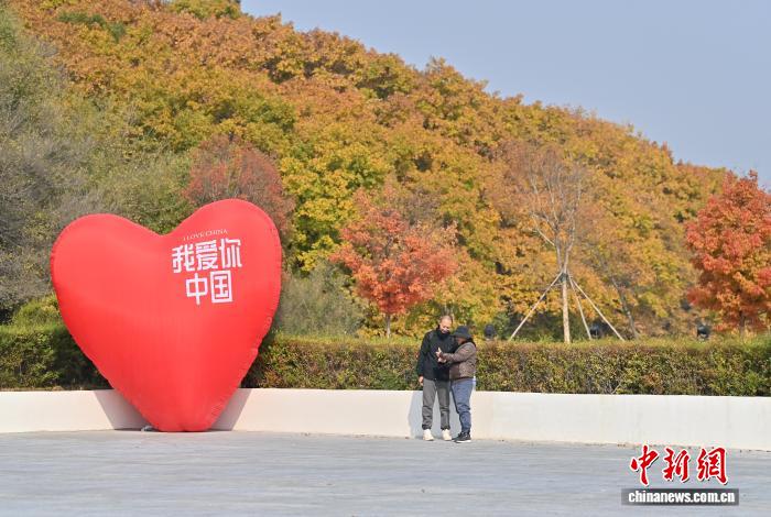 吉林长春秋意浓 市民乐享秋日时光