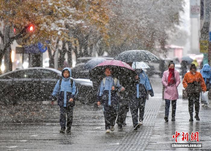乌鲁木齐迎降雪 乌鲁木齐迎降雪