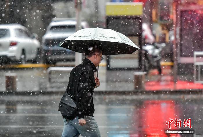 乌鲁木齐迎降雪