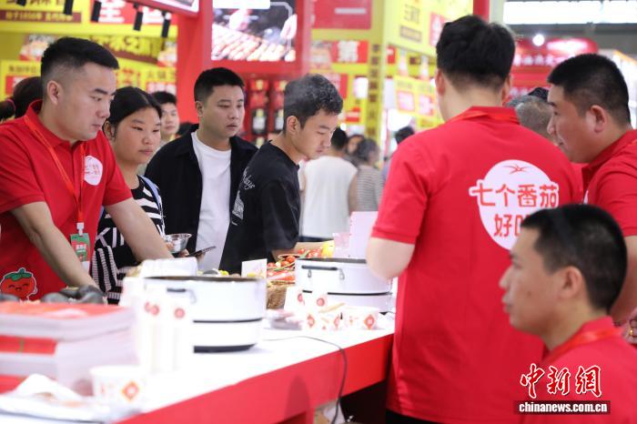 第10届中国（重庆）国际火锅产业博览会开幕 展出产品超6万款