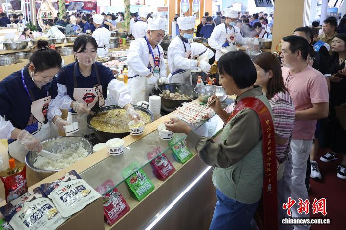 第113届全国糖酒商品交易会在南京举办