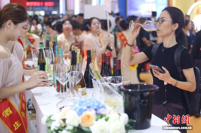第113届全国糖酒商品交易会在南京举办