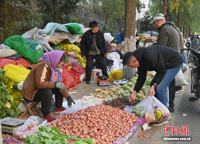 吉林长春：市民开启“囤秋菜”模式