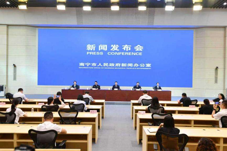 广西南宁：“高效办成一件事”改革提升政务服务水平