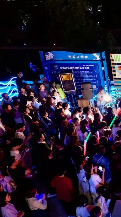 我家就在岸上住