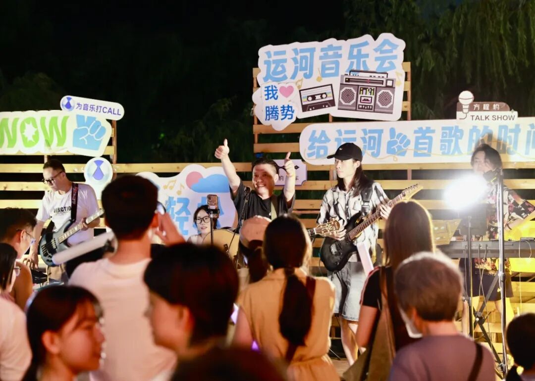 我家就在岸上住