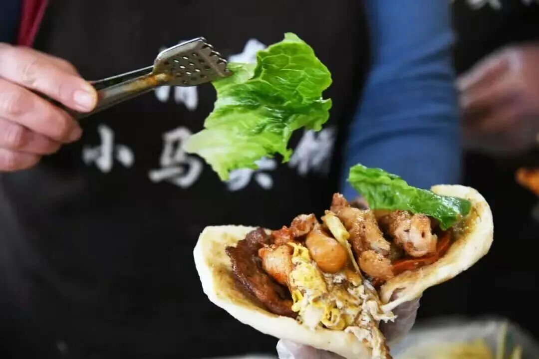 我家就在岸上住