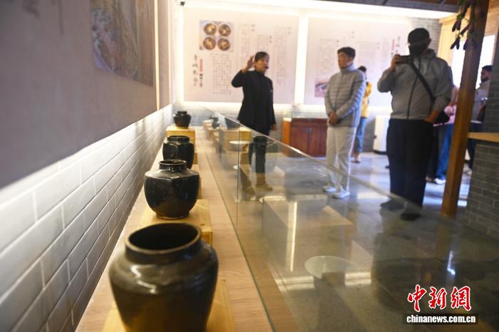 海外华媒走进兰州千年古镇感受民俗非遗